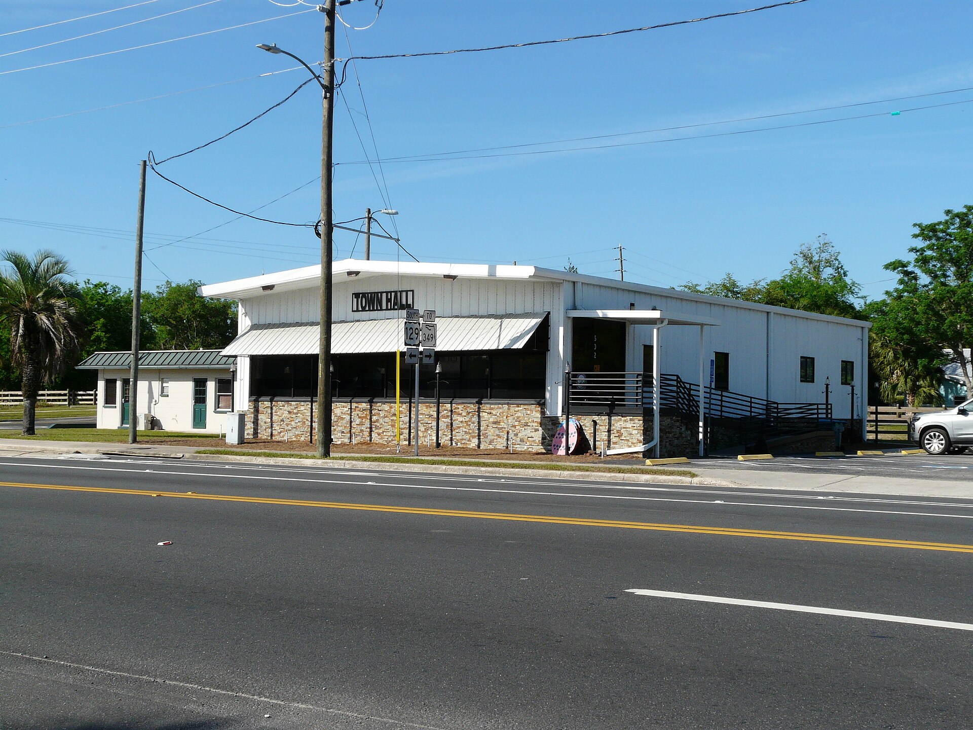 Florida suburban town green