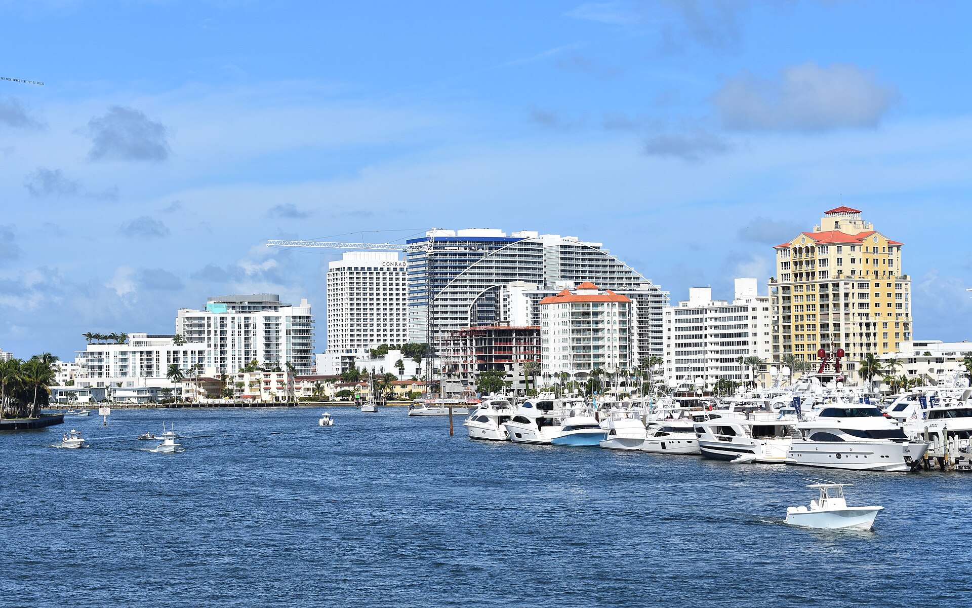 Las Olas street hotel