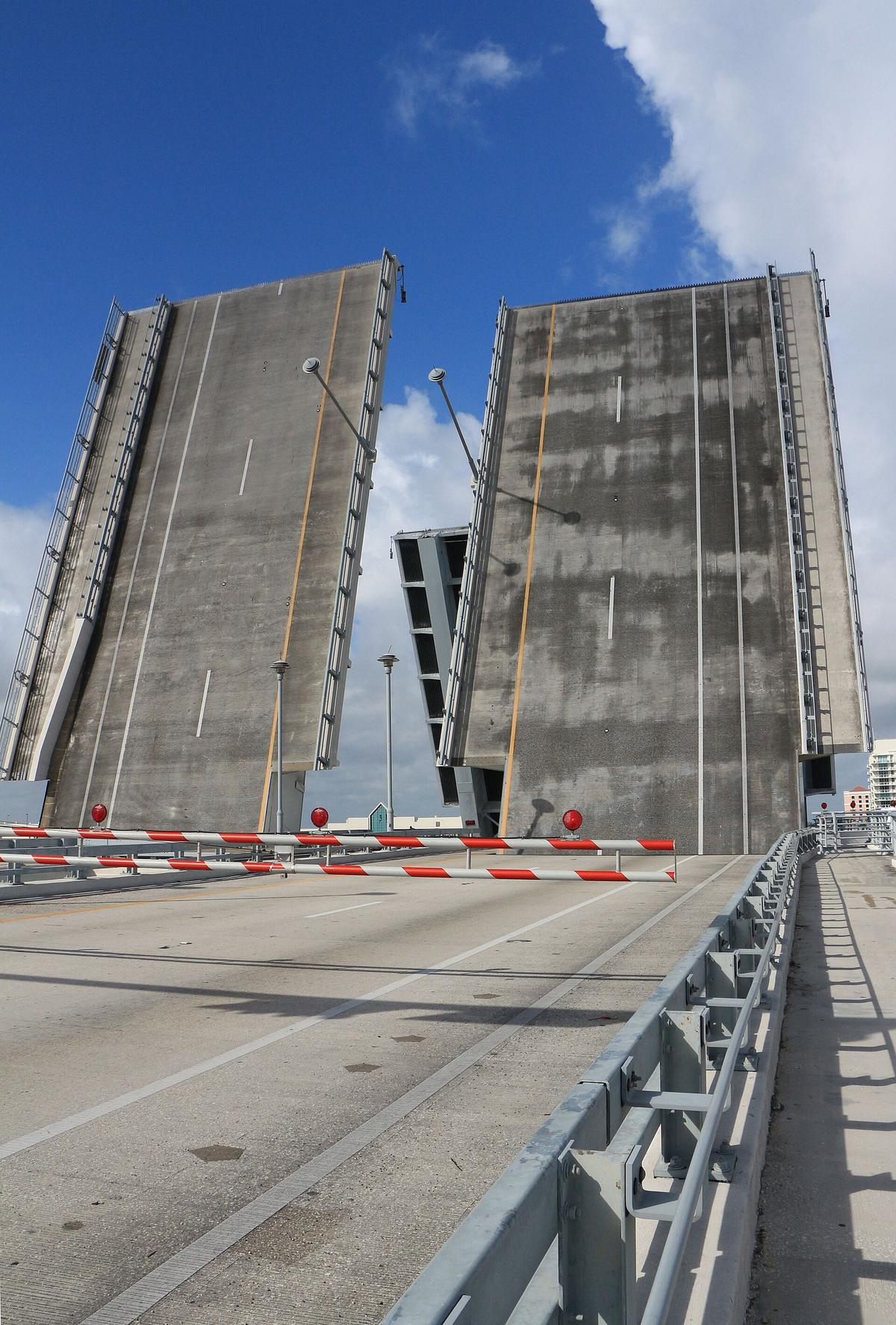 Fort Lauderdale drawbridge canal