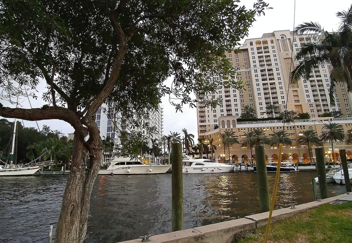 Fort Lauderdale riverwalk evening